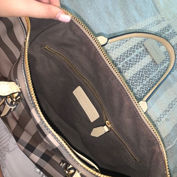 Burberry Purse - Picture 4 of 4